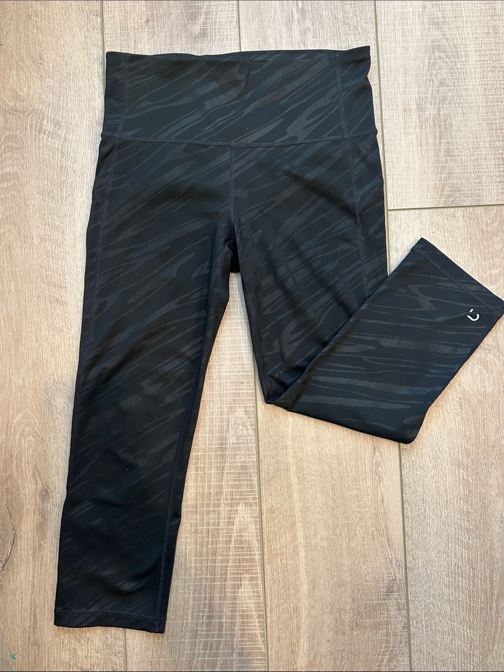 GAP Black Tonal Zebra-Print Workout Leggings